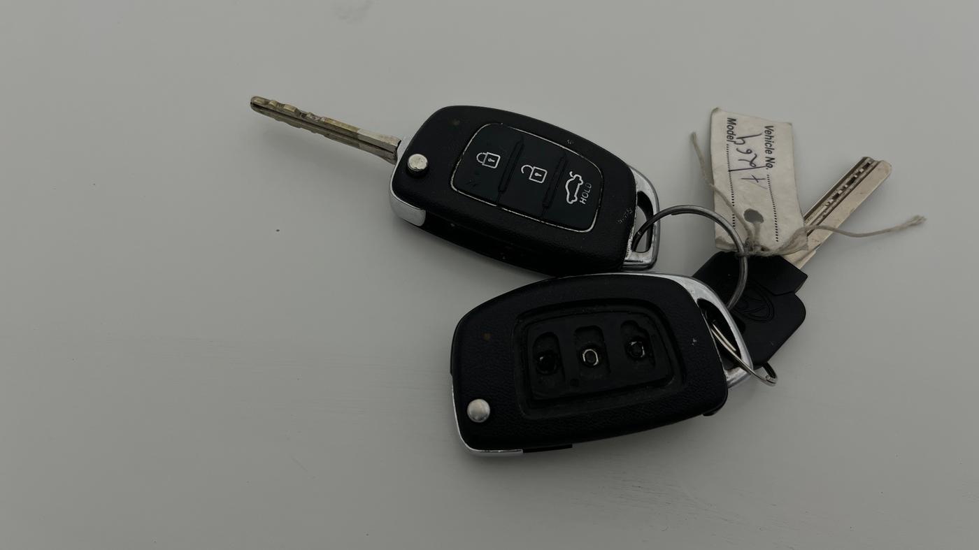 2014 Hyundai Xcent S (O) 1.2, Petrol, Manual, 90,313 km, Key Close Up
