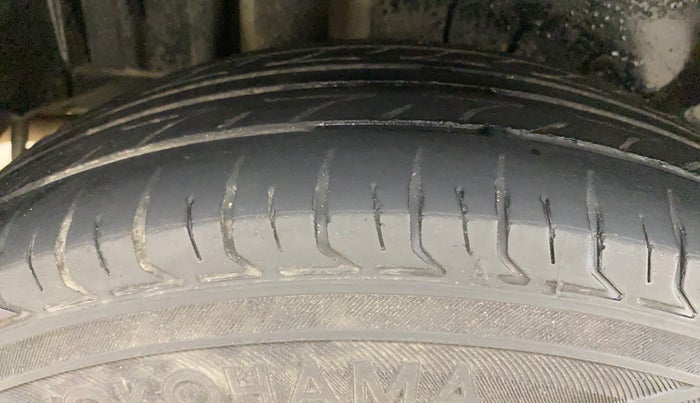 2014 Maruti Swift Dzire VXI, Petrol, Manual, 1,12,388 km, Right Rear Tyre Tread