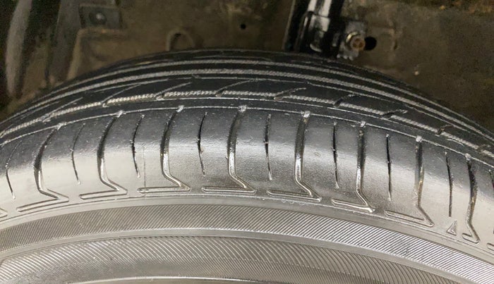 2014 Maruti Swift Dzire VXI, Petrol, Manual, 1,12,388 km, Left Front Tyre Tread