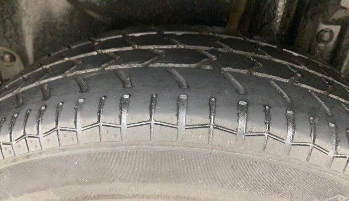 2014 Maruti Swift Dzire VXI, Petrol, Manual, 1,12,388 km, Left Rear Tyre Tread