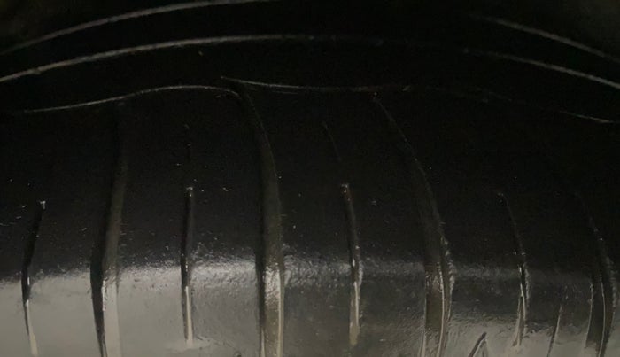 2015 Hyundai Verna FLUIDIC 4S 1.6 VTVT S(O), Petrol, Manual, 67,268 km, Right Rear Tyre Tread