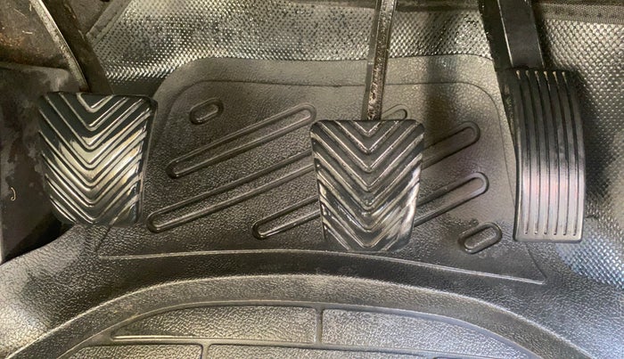 2015 Hyundai Verna FLUIDIC 4S 1.6 VTVT S(O), Petrol, Manual, 67,268 km, Pedals