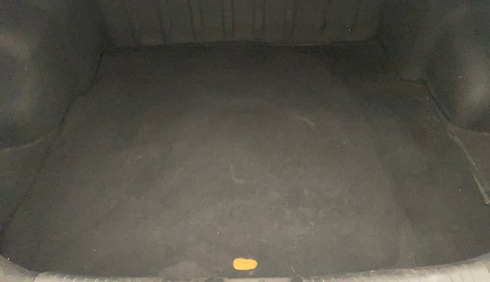 2015 Hyundai Verna FLUIDIC 4S 1.6 VTVT S(O), Petrol, Manual, 67,268 km, Boot Inside