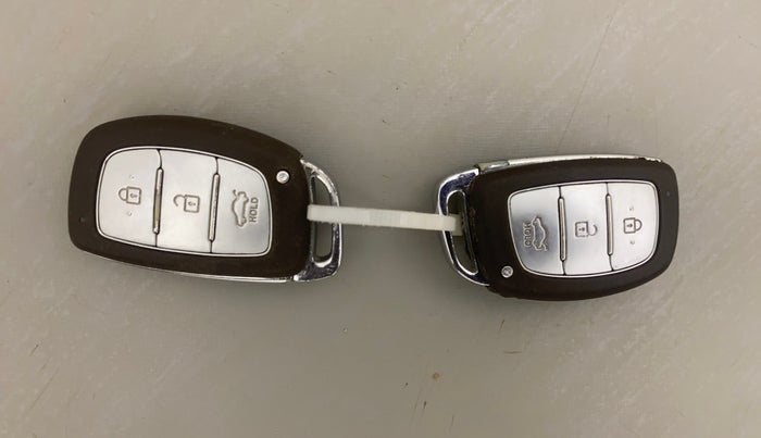 2015 Hyundai Verna FLUIDIC 4S 1.6 VTVT S(O), Petrol, Manual, 67,268 km, Key Close Up