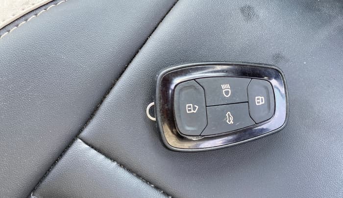 2021 Tata NEXON XZ PLUS PETROL SUNROOF, Petrol, Manual, 1,39,803 km, Key Close Up