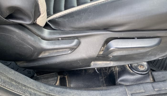 2021 Tata NEXON XZ PLUS PETROL SUNROOF, Petrol, Manual, 1,39,803 km, Driver Side Adjustment Panel