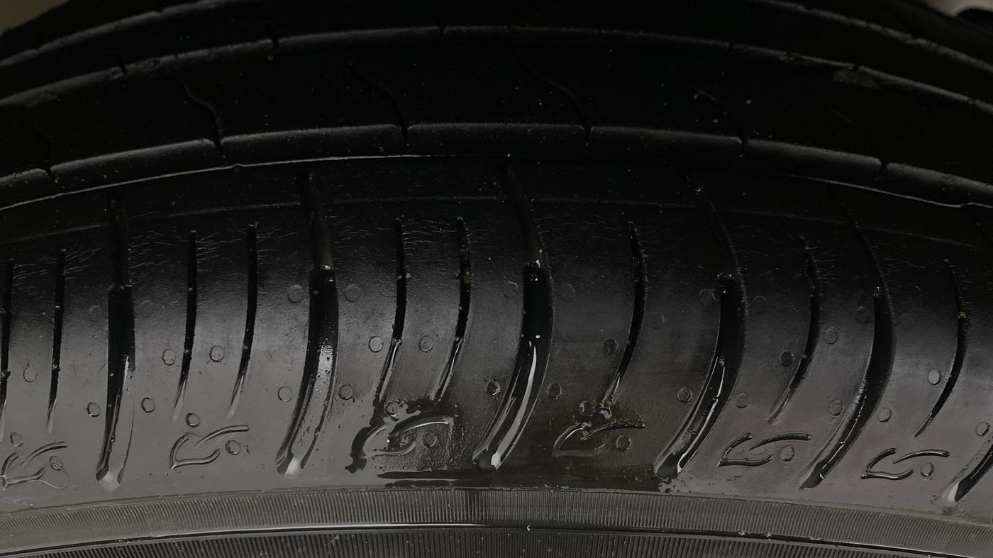 2024 Mahindra XUV 3XO AX5L 1.2 TGDi AT, Petrol, Automatic, 21,912 km, Right Rear Tyre Tread