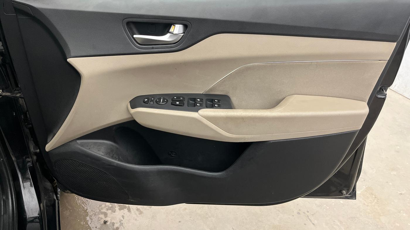 2022 Hyundai Verna SX 1.5 VTVT, Petrol, Manual, 36,069 km, Driver Side Door Panels Control
