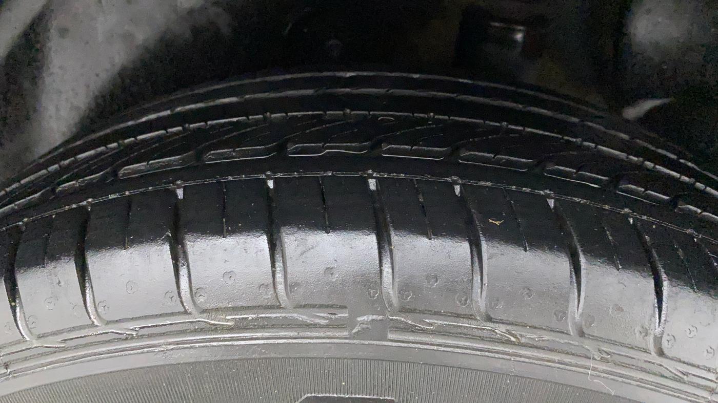 2016 Hyundai Creta SX PLUS AT 1.6 DIESEL, Diesel, Automatic, 77,837 km, Left Rear Tyre Tread