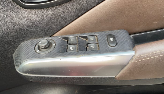 2019 Nissan Kicks XV PREMIUM (O) DIESEL, Diesel, Manual, 55,532 km, Driver Side Door Panels Control