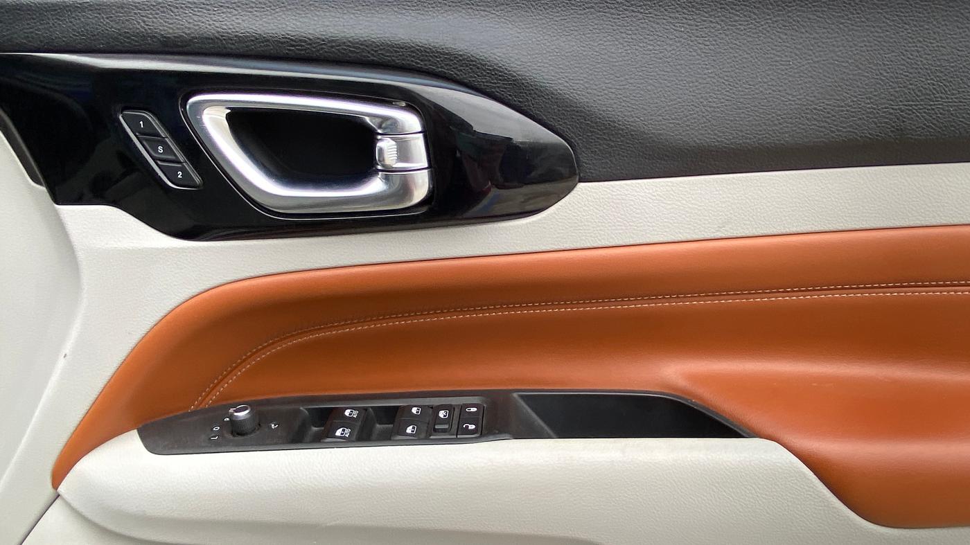 2021 Jeep Compass LIMITED (O) 2.0 DIESEL, Diesel, Manual, 1,04,104 km, Driver Side Door Panels Control