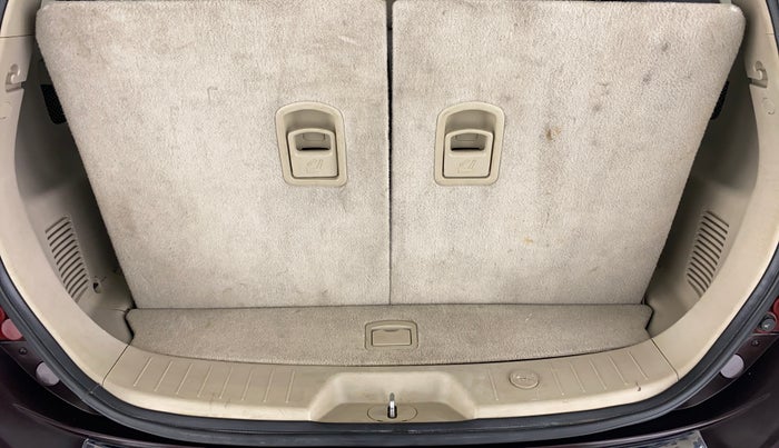2016 Mahindra XUV500 W4, Diesel, Manual, 74,461 km, Boot Inside