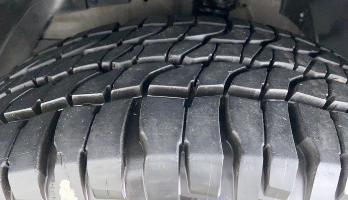 2016 Mahindra XUV500 W4, Diesel, Manual, 74,461 km, Left Front Tyre Tread