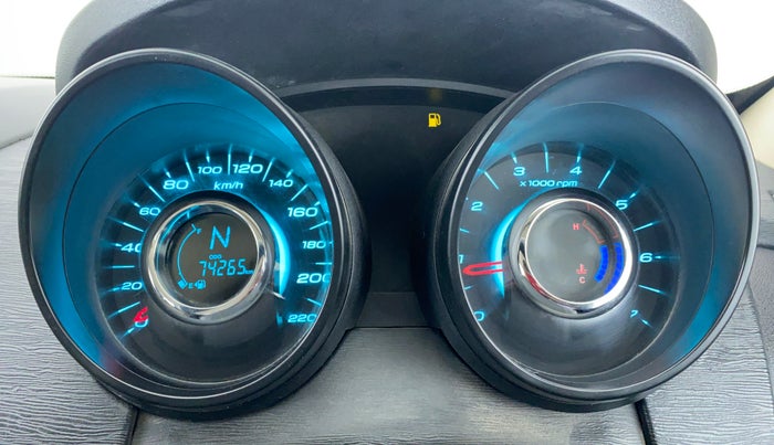 2016 Mahindra XUV500 W4, Diesel, Manual, 74,461 km, Odometer Image