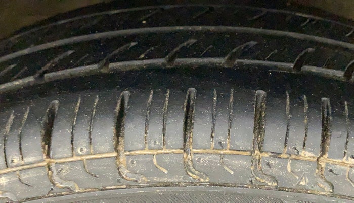 2010 Maruti Alto LXI, Petrol, Manual, 51,063 km, Right Front Tyre Tread