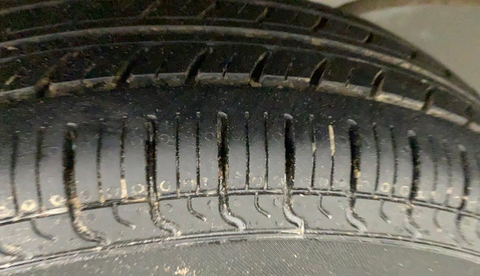 2010 Maruti Alto LXI, Petrol, Manual, 51,063 km, Right Rear Tyre Tread