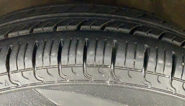 2010 Maruti Alto LXI, Petrol, Manual, 51,063 km, Left Front Tyre Tread