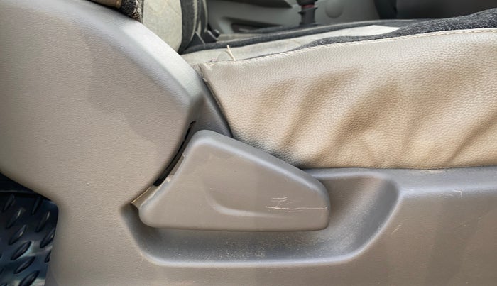 2017 Datsun Redi Go T (O), Petrol, Manual, 55,449 km, Driver Side Adjustment Panel
