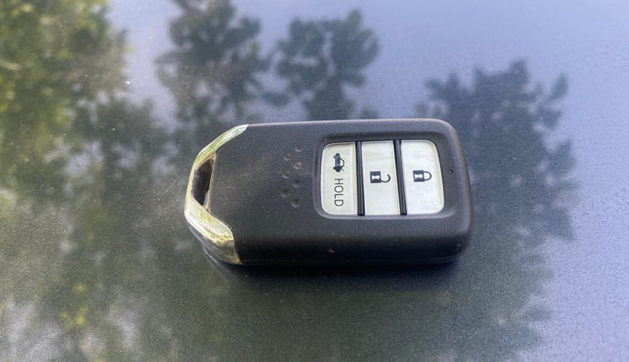 2023 Honda Amaze 1.2L I-VTEC VX, Petrol, Manual, 30,108 km, Key Close Up