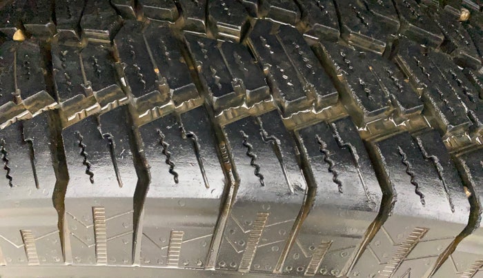 2023 Mahindra Thar LX P 2WD AT HT, Petrol, Automatic, 12,425 km, Right Rear Tyre Tread