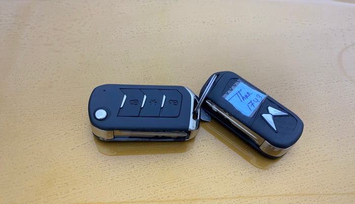 2023 Mahindra Thar LX P 2WD AT HT, Petrol, Automatic, 12,425 km, Key Close Up