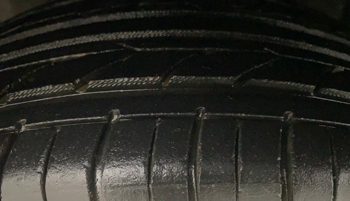 2014 Hyundai i20 SPORTZ 1.4 AT, Petrol, Automatic, 36,575 km, Left Front Tyre Tread