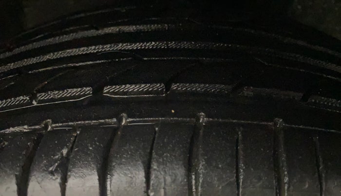 2014 Hyundai i20 SPORTZ 1.4 AT, Petrol, Automatic, 36,575 km, Right Front Tyre Tread