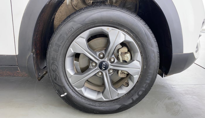 2020 KIA SELTOS HTK PLUS AT 1.5 DIESEL, Diesel, Automatic, 41,905 km, Right Front Wheel
