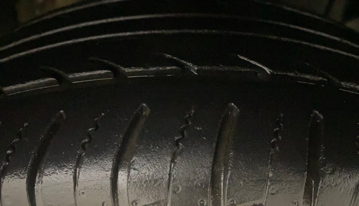 2015 Ford Ecosport TITANIUM+ 1.0L ECOBOOST, Petrol, Manual, 64,524 km, Right Front Tyre Tread