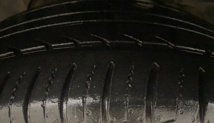 2015 Ford Ecosport TITANIUM+ 1.0L ECOBOOST, Petrol, Manual, 64,524 km, Left Front Tyre Tread