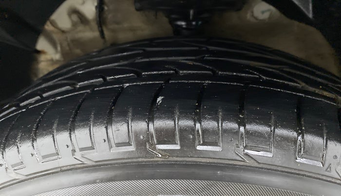 2020 Mahindra XUV300 W6 1.5 DIESEL AMT, Diesel, Automatic, 21,440 km, Left Front Tyre Tread