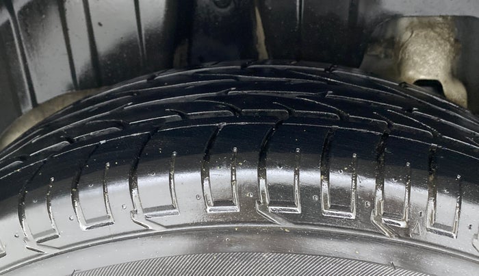 2020 Mahindra XUV300 W6 1.5 DIESEL AMT, Diesel, Automatic, 21,440 km, Right Rear Tyre Tread