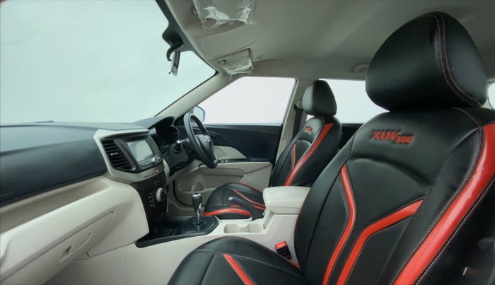 2020 Mahindra XUV300 W6 1.5 DIESEL AMT, Diesel, Automatic, 21,440 km, Right Side Front Door Cabin