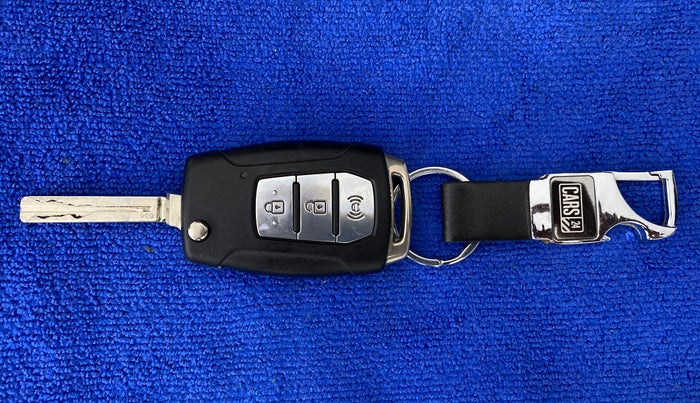 2020 Mahindra XUV300 W6 1.5 DIESEL AMT, Diesel, Automatic, 21,440 km, Key Close Up