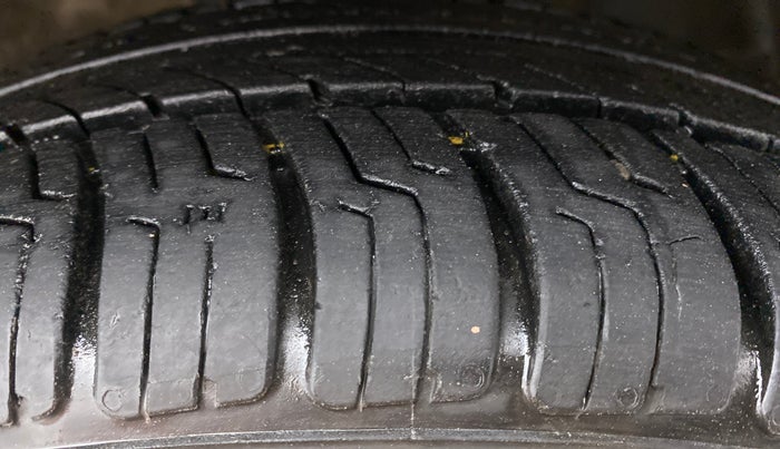 2014 Honda Amaze 1.2 SMT I VTEC, Petrol, Manual, 66,572 km, Right Front Tyre Tread