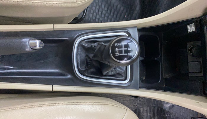 2017 Maruti Ciaz DELTA 1.4 MT PETROL, CNG, Manual, 1,21,751 km, Gear Lever