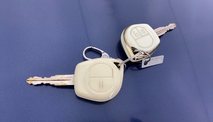 2017 Maruti Ciaz DELTA 1.4 MT PETROL, CNG, Manual, 1,21,751 km, Key Close Up