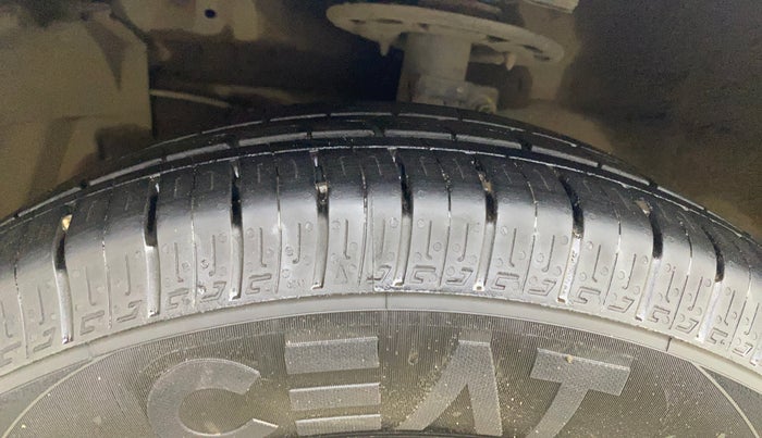 2017 Maruti Ciaz DELTA 1.4 MT PETROL, CNG, Manual, 1,21,751 km, Left Front Tyre Tread