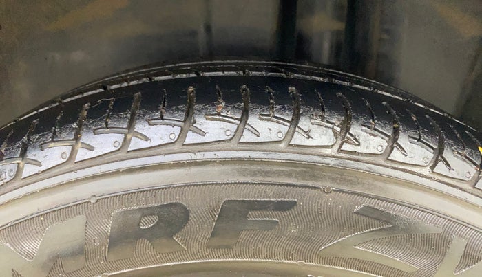 2017 Maruti Ciaz DELTA 1.4 MT PETROL, CNG, Manual, 1,21,751 km, Left Rear Tyre Tread