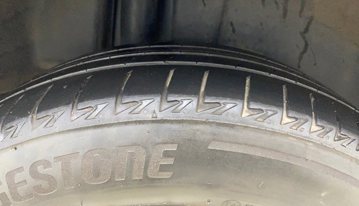 2017 Maruti Ciaz DELTA 1.4 MT PETROL, CNG, Manual, 1,21,751 km, Right Rear Tyre Tread