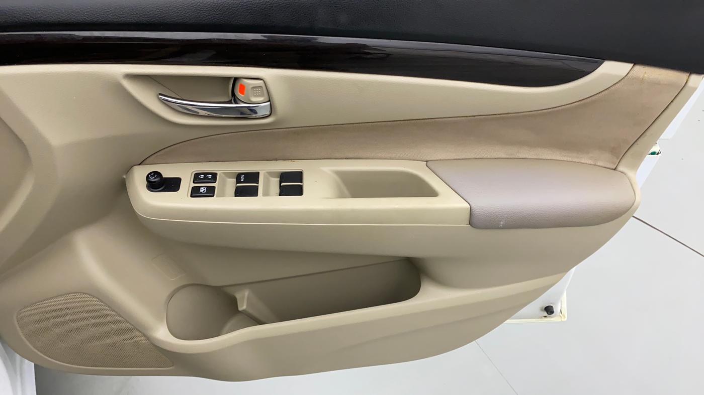 2017 Maruti Ciaz VXI PLUS, Petrol, Manual, 63,181 km, Driver Side Door Panels Control