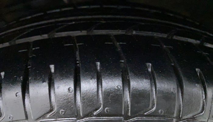 2017 Maruti Ciaz VXI PLUS, Petrol, Manual, 63,181 km, Left Front Tyre Tread