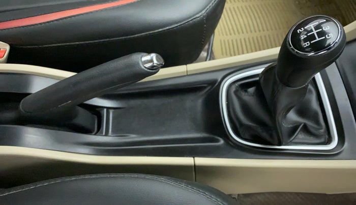 2017 Maruti Ciaz VXI PLUS, Petrol, Manual, 63,181 km, Gear Lever