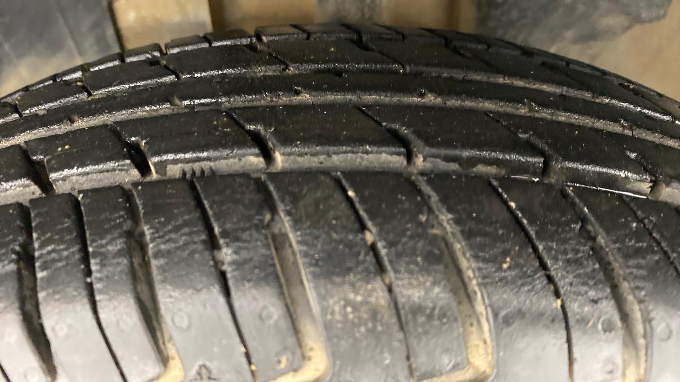 2018 Renault Kwid RXT 1.0 EASY-R  AT, Petrol, Automatic, 23,914 km, Left Front Tyre Tread