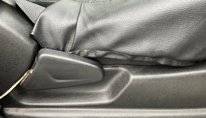 2018 Renault Kwid RXT 1.0 EASY-R  AT, Petrol, Automatic, 23,914 km, Driver Side Adjustment Panel