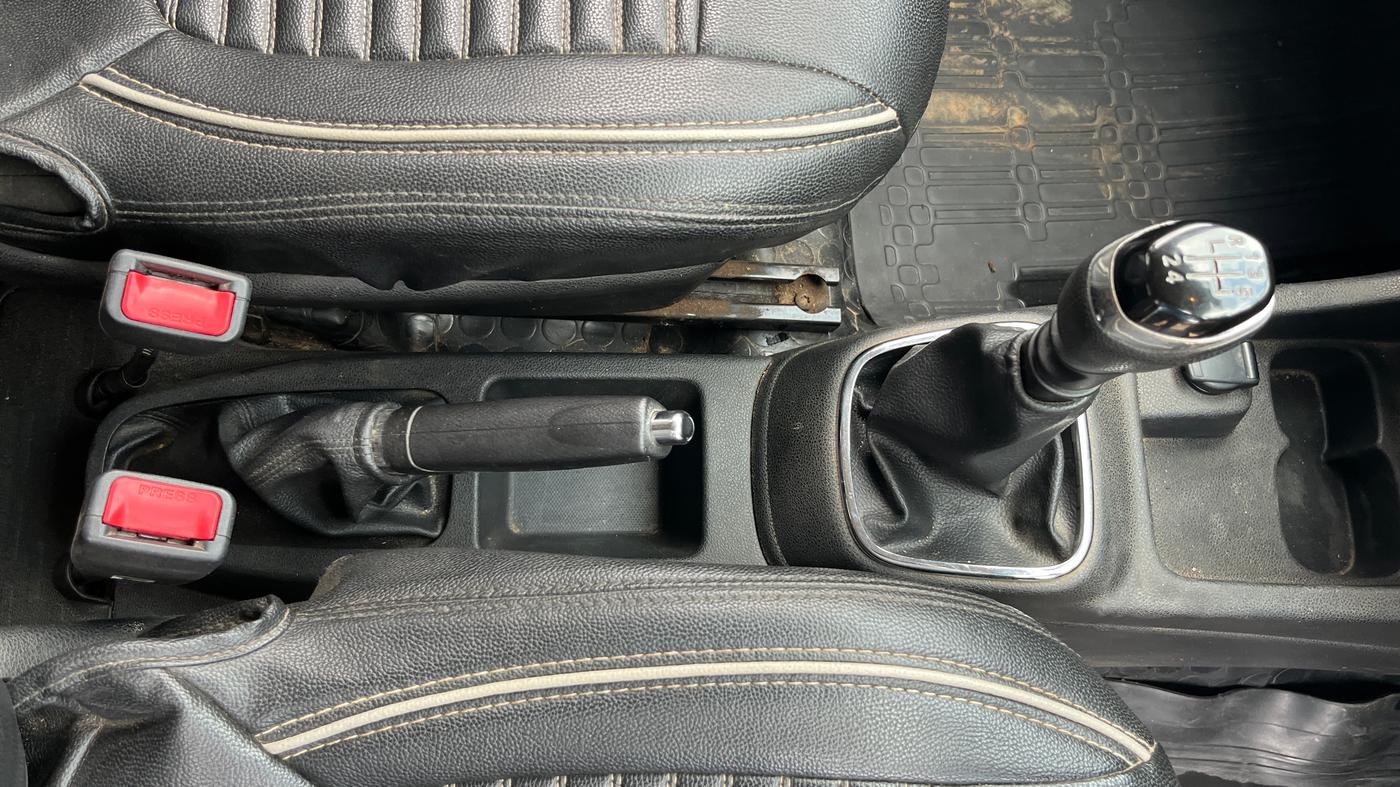 2018 Renault Kwid RXT 1.0 (O), Petrol, Manual, 75,986 km, Gear Lever
