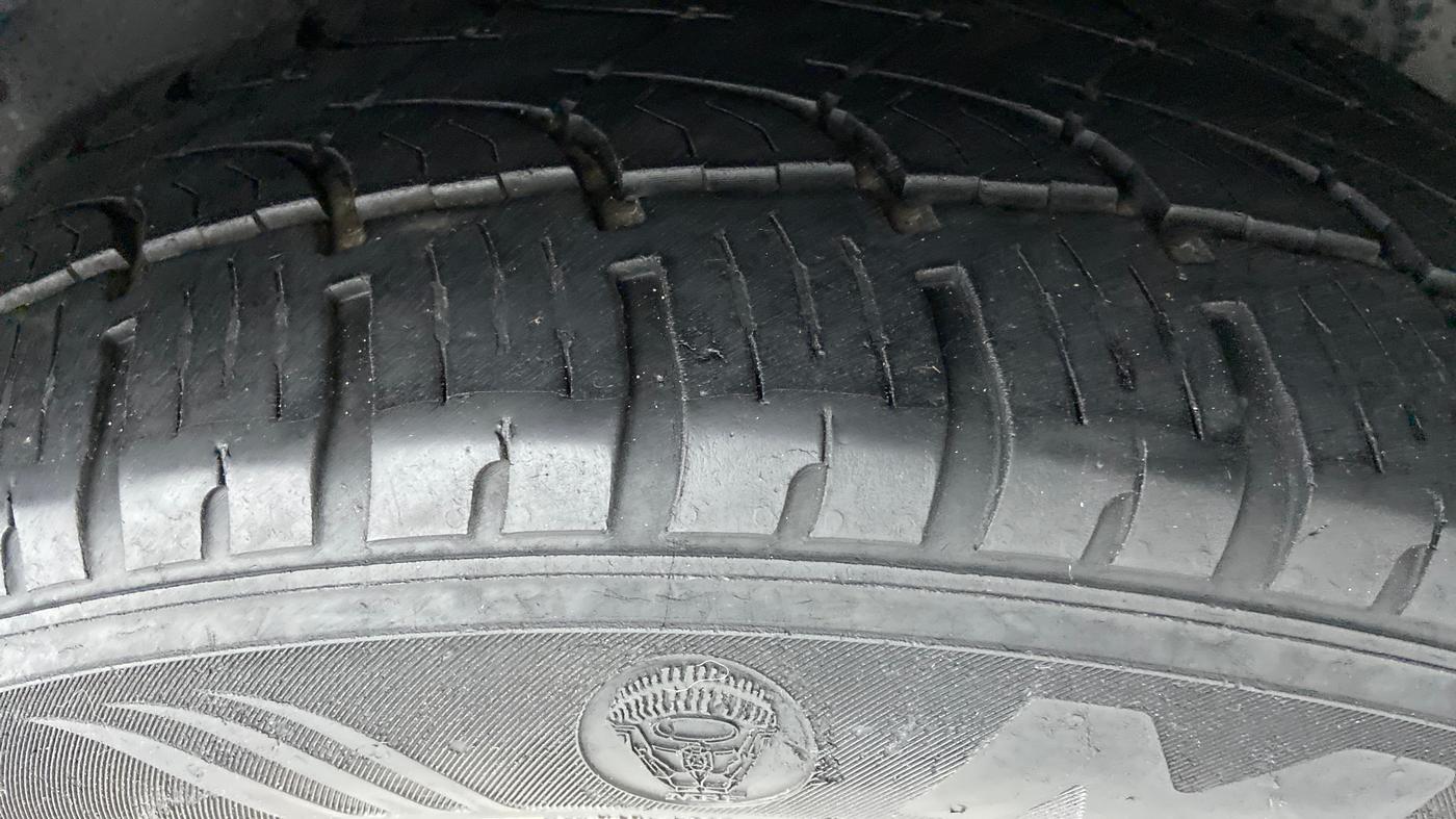 2018 Tata Hexa Varicor 400 XTA, Diesel, Automatic, 50,602 km, Left Front Tyre Tread