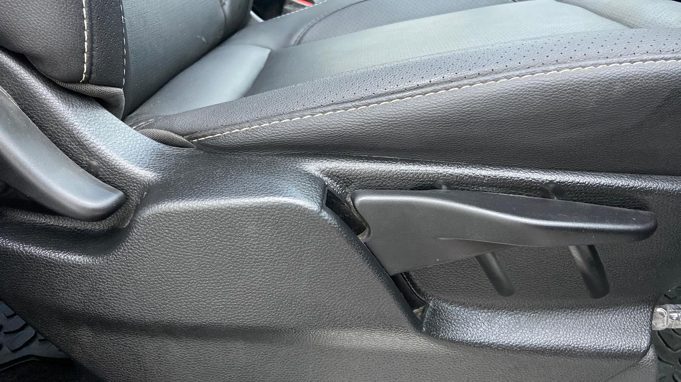2018 Tata Hexa Varicor 400 XTA, Diesel, Automatic, 50,602 km, Driver Side Adjustment Panel