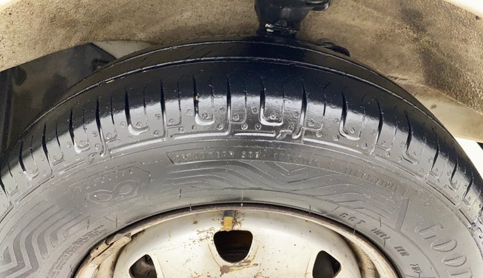 2020 Maruti Eeco 5 STR WITH A/C+HTR, Petrol, Manual, 50,229 km, Right Front Tyre Tread