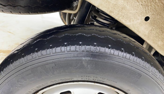 2020 Maruti Eeco 5 STR WITH A/C+HTR, Petrol, Manual, 50,229 km, Right Rear Tyre Tread